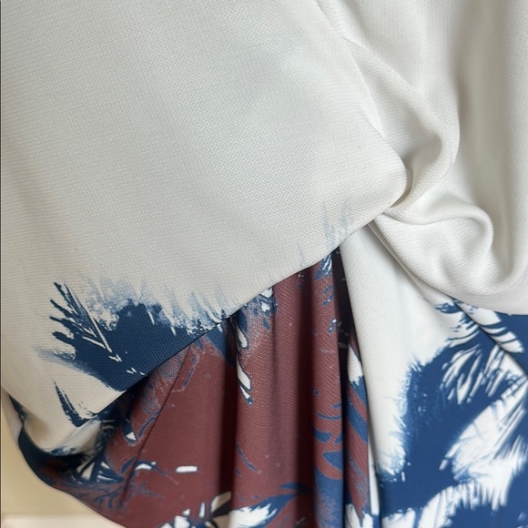 ZARA Stylish Women's V-Neck Top - Blue and White Size XL - Picture 3 of 3